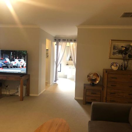 Apple House Truganina Apartment Ngoại thất bức ảnh